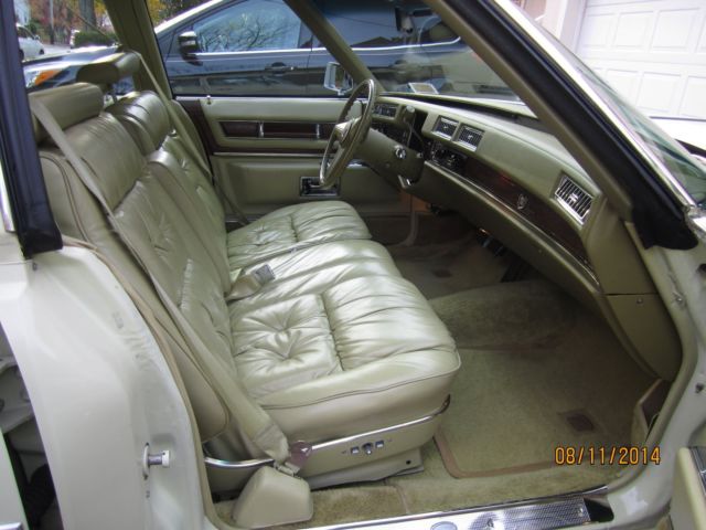 1976 Cadillac Fleetwood Brougham - photo 2