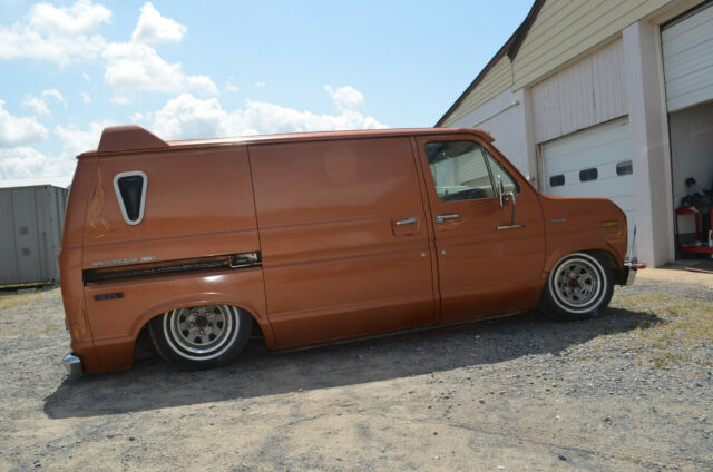 1976 Chateau Custom E-150 Van with Air Ride 1976 Ford E-Series Van e_150