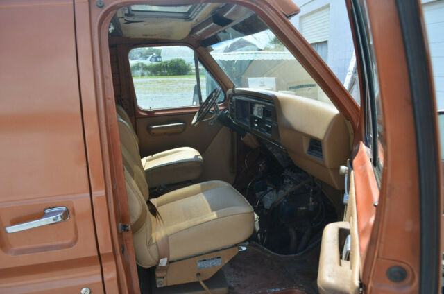 1976 Ford E-Series Van e_150 - photo 8
