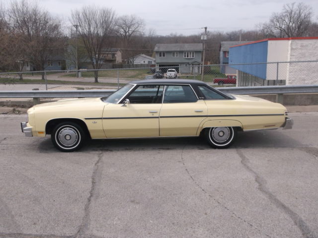 1976 Chevrolet Caprice Classic Sport Sedan 4-Door 5.7L Lowrider Donk Slab Whip 1976 Chevrolet Caprice Classic Sport Sedan 4-Door