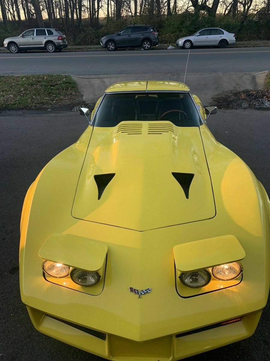 1976 Chevrolet Corvette 5.7 Coupe Yellow RWD Automatic 1976 Chevrolet Corvette 5.7