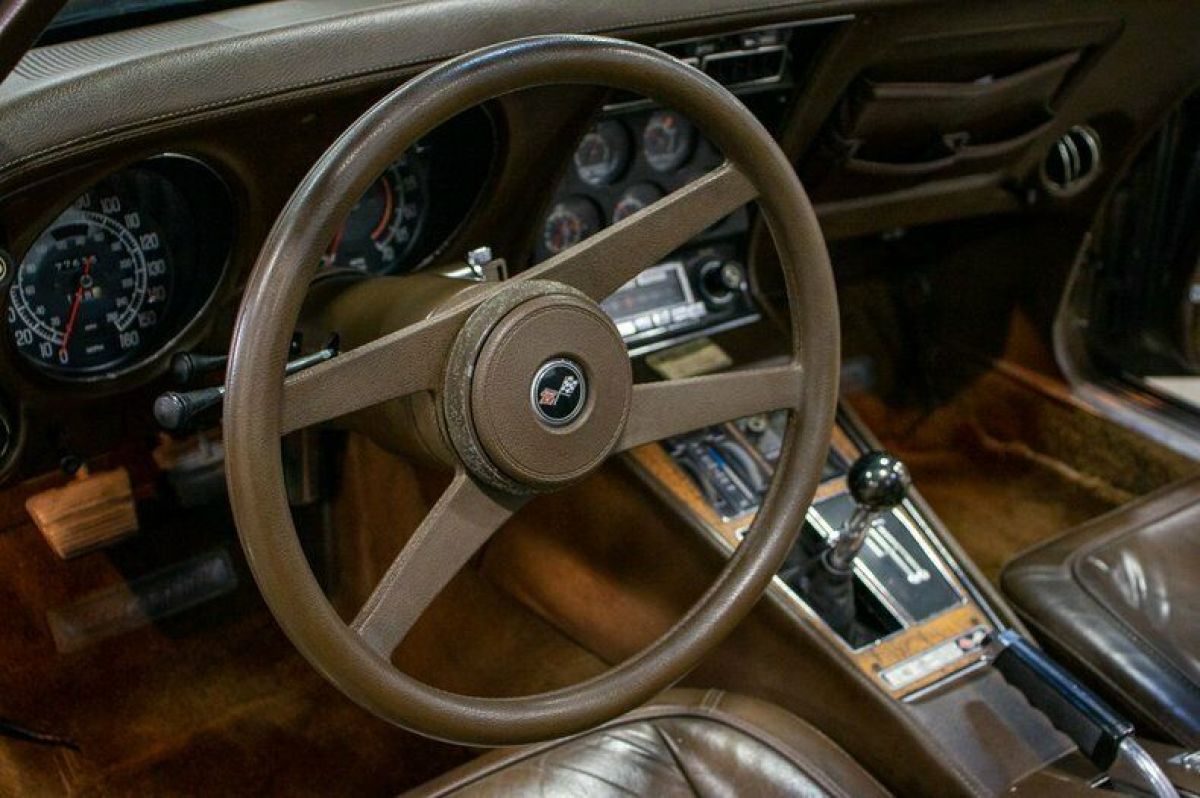 1976 Chevrolet Corvette - photo 12