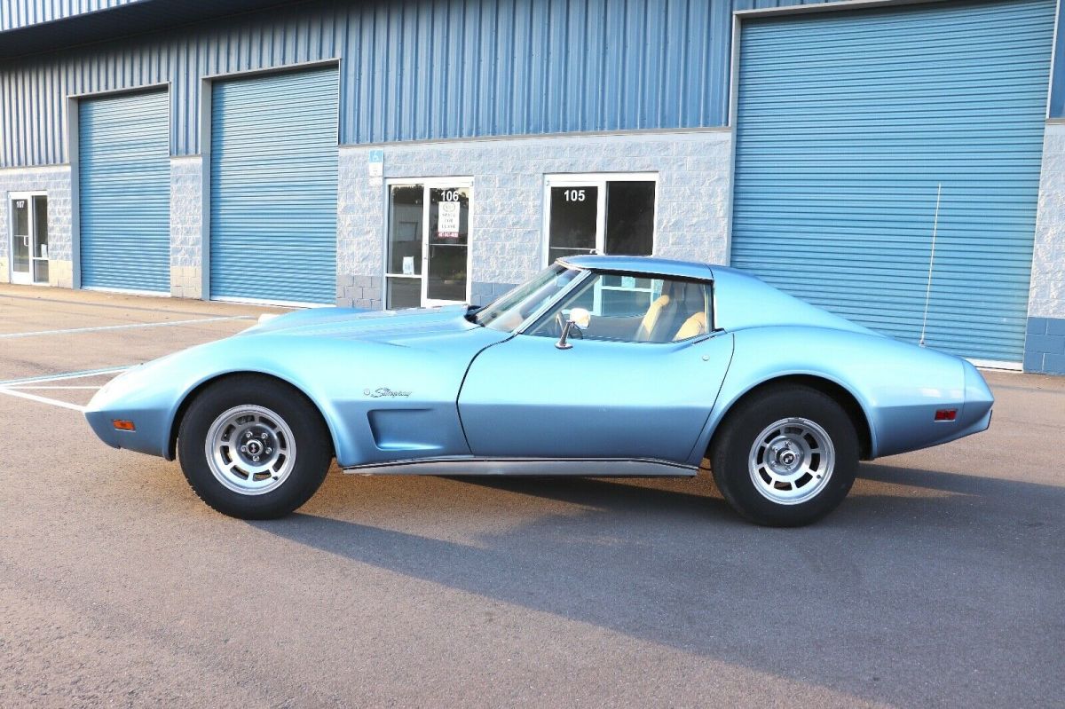 1976 Chevrolet Corvette StingRay T-Tops 350 V8 C3 Coupe - photo 2