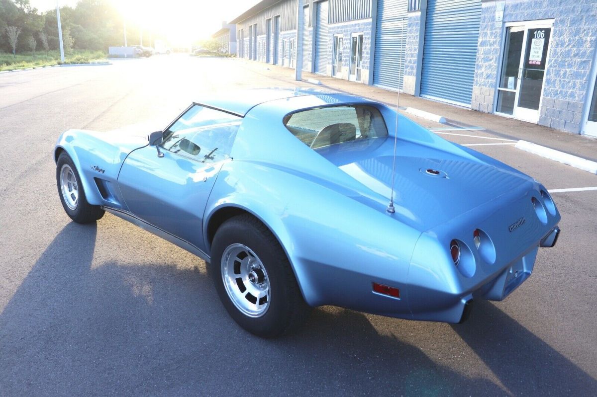 1976 Chevrolet Corvette StingRay T-Tops 350 V8 C3 Coupe - photo 3