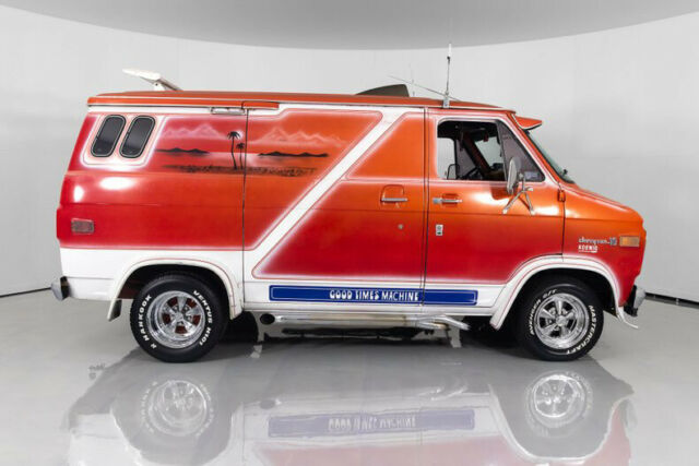 1976 Chevrolet G20 Van Good Times Van - photo 12
