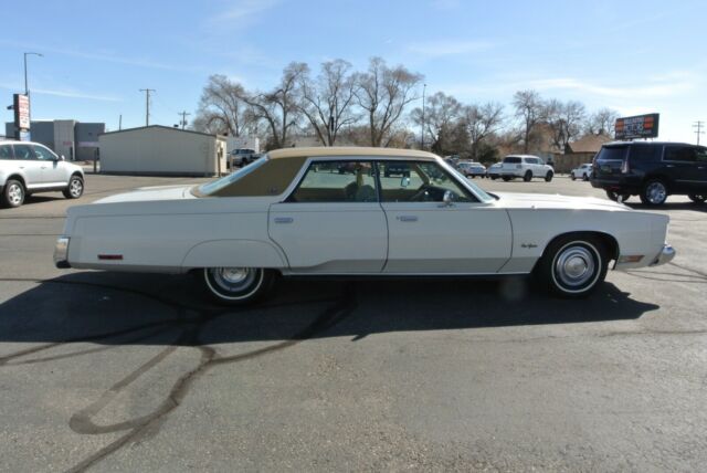 1976 Chrysler New Yorker - photo 3