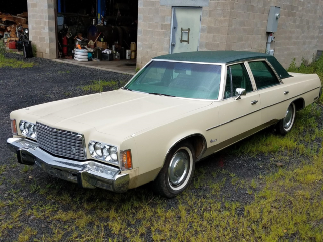 1976 Chrysler Newport 4 Door Sedan