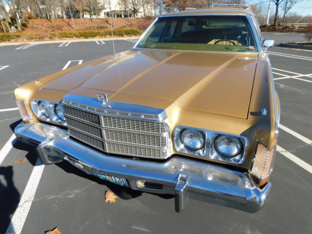 1976 Chrysler Town & Country - photo 2