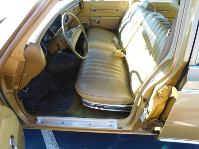 1976 Chrysler Town & Country - photo 8