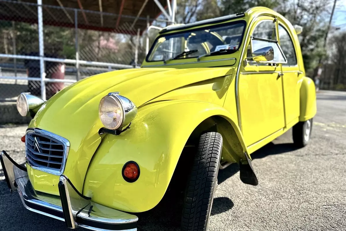 1976 Citroen 2CV Jaune Cedrat - Rare 4 Windows Model 1976 Citroën 2cv