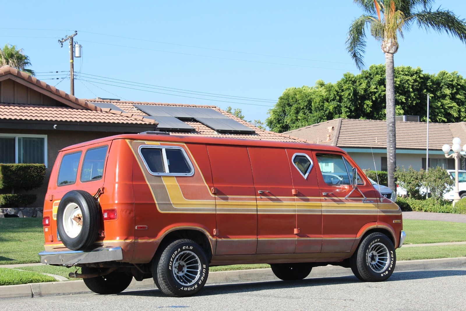 1976 Dodge B200 Van TRADESMAN VINTAGE HIPPIE VAN CUSTOM ORIGINAL B200 V8 - photo 13