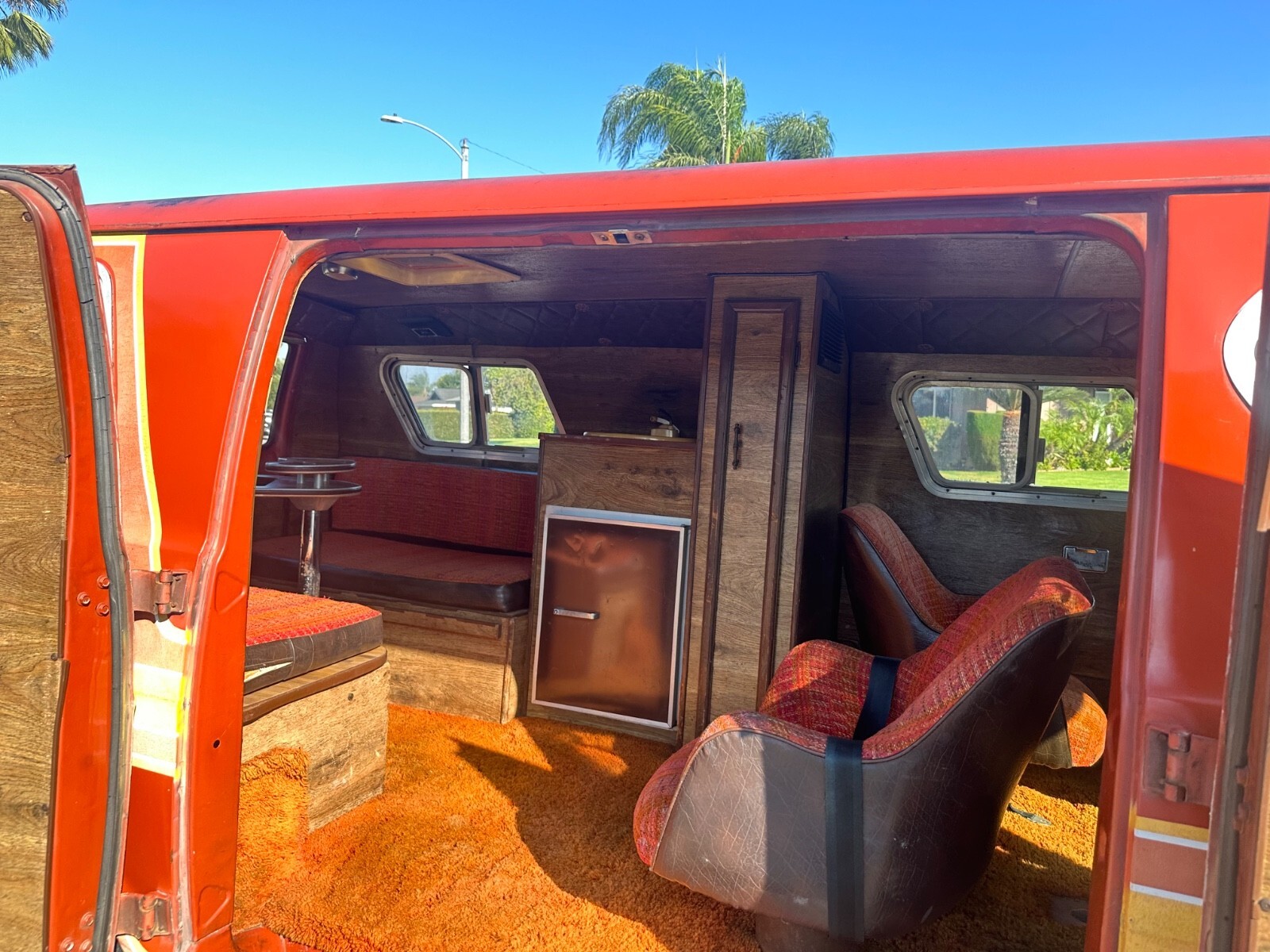 1976 Dodge B200 Van TRADESMAN VINTAGE HIPPIE VAN CUSTOM ORIGINAL B200 V8 - photo 2