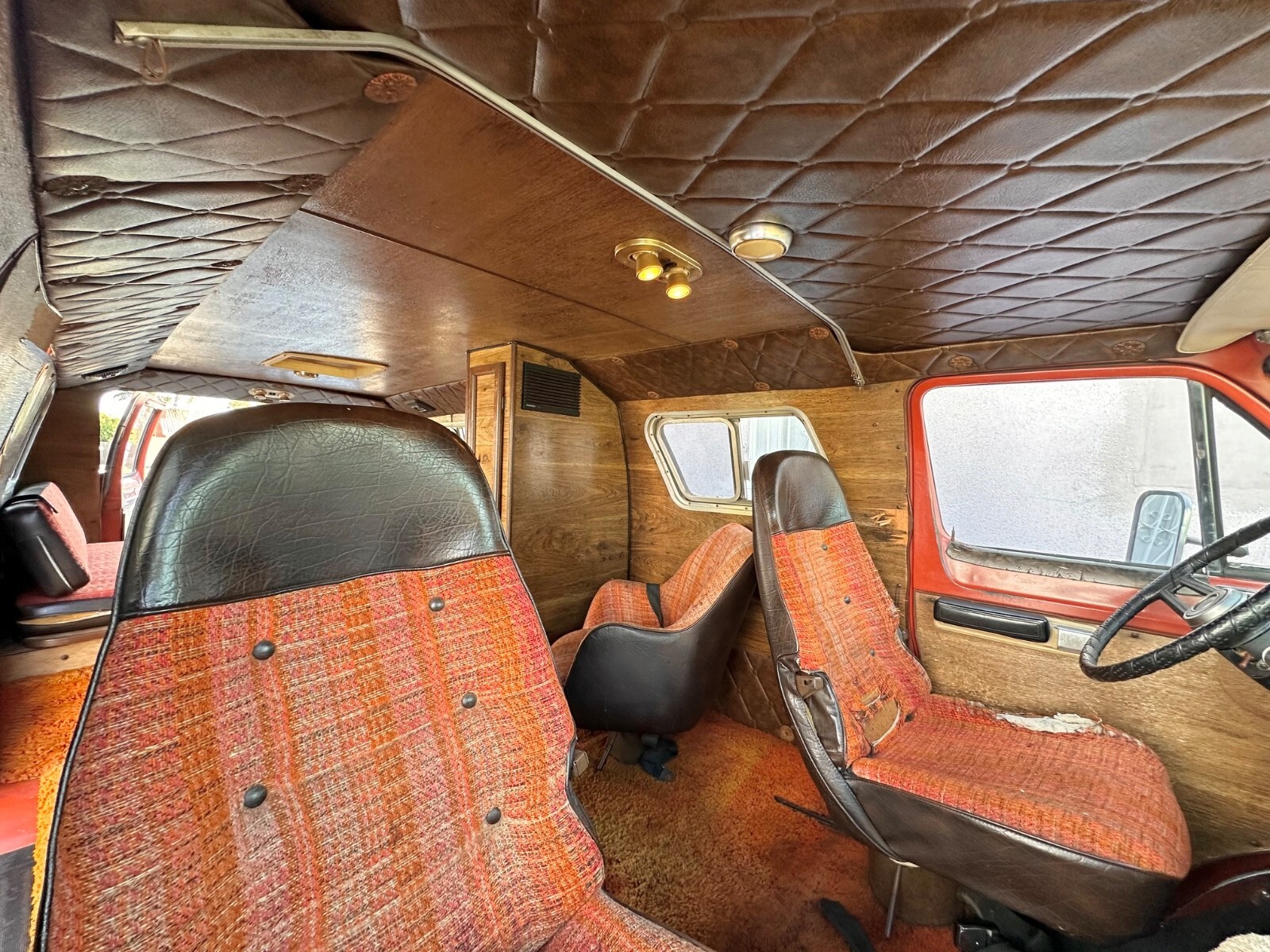 1976 Dodge B200 Van TRADESMAN VINTAGE HIPPIE VAN CUSTOM ORIGINAL B200 V8 - photo 9