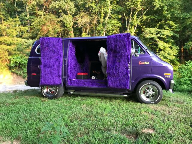 1976 Dodge B100 - photo 11