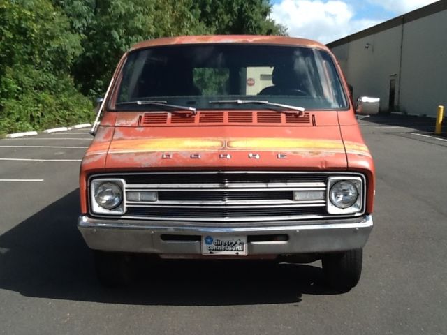 1976 Dodge Tradesman 200 - photo 2