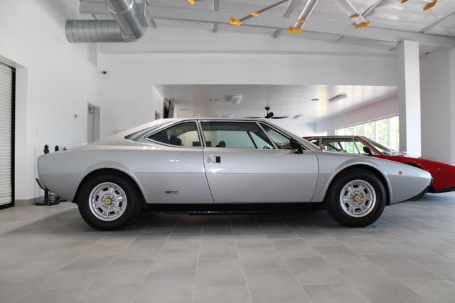 1976 Ferrari 308 GT4 - photo 2