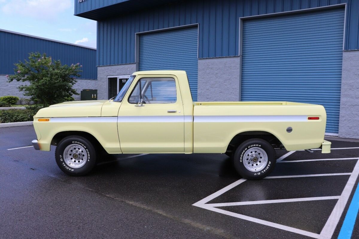 1976 Ford F-100 Restored Pickup Truck Automatic F100 80+ HD Pics - photo 2