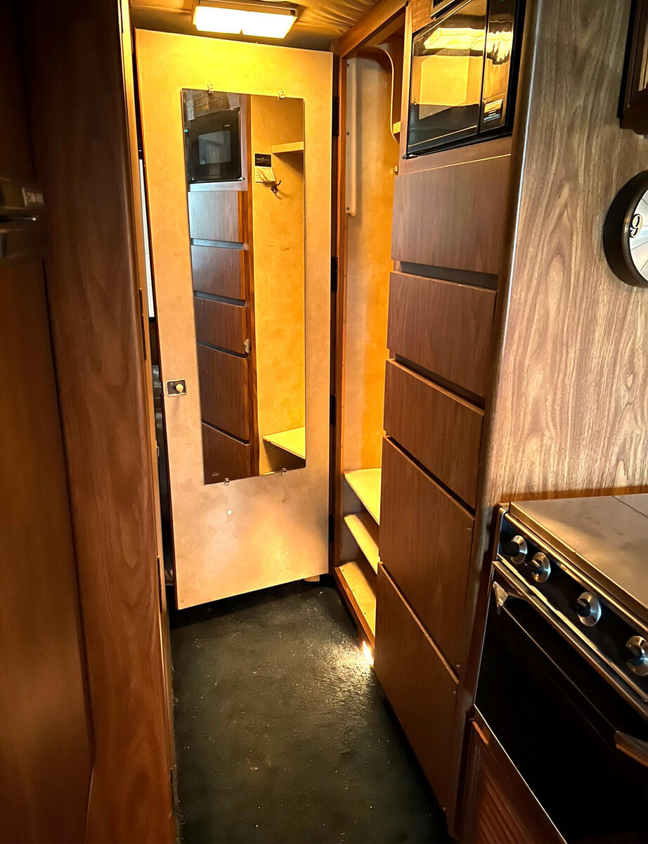 1976 GMC Motorhome - photo 11