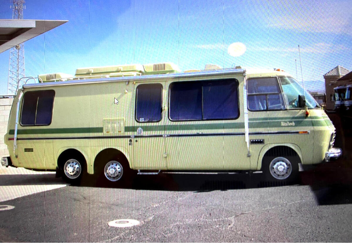 1976 GMC Motorhome - photo 2