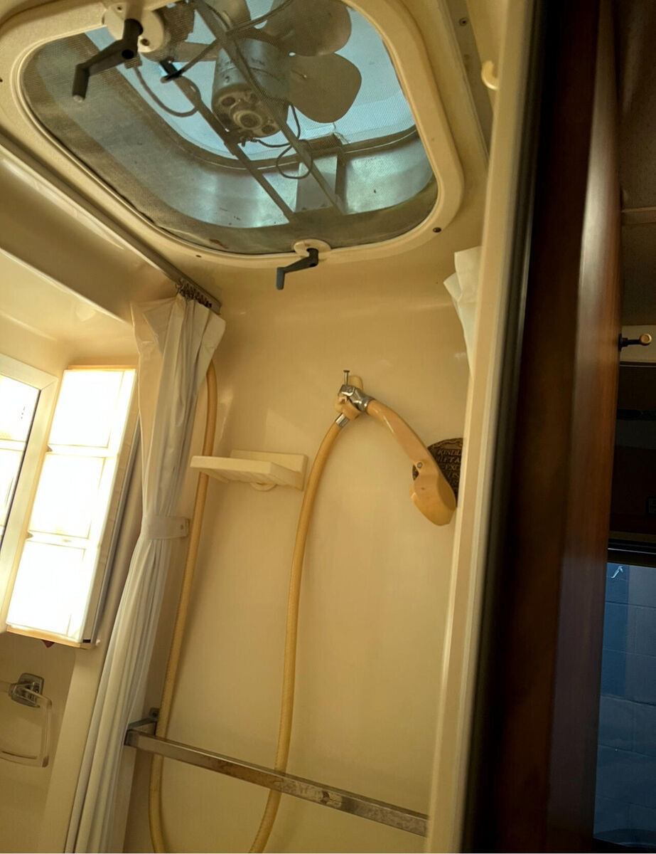 1976 GMC Motorhome - photo 9