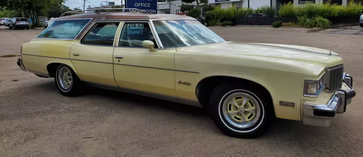 1976 Grand Safari Station Wagon with Every Factory Option 1976 Pontiac Bonneville Top of the line.