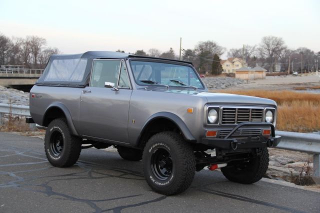 1976 INTERNATIONAL HARVESTER SCOUT WONDERFUL, BOTH MECHANICALLY AND COSMETICALLY 1976 International Harvester SCOUT GREY/BLUE