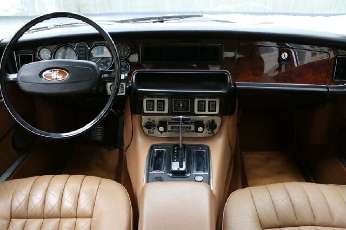 1976 Jaguar XJ12 Sedan, 4D - photo 2