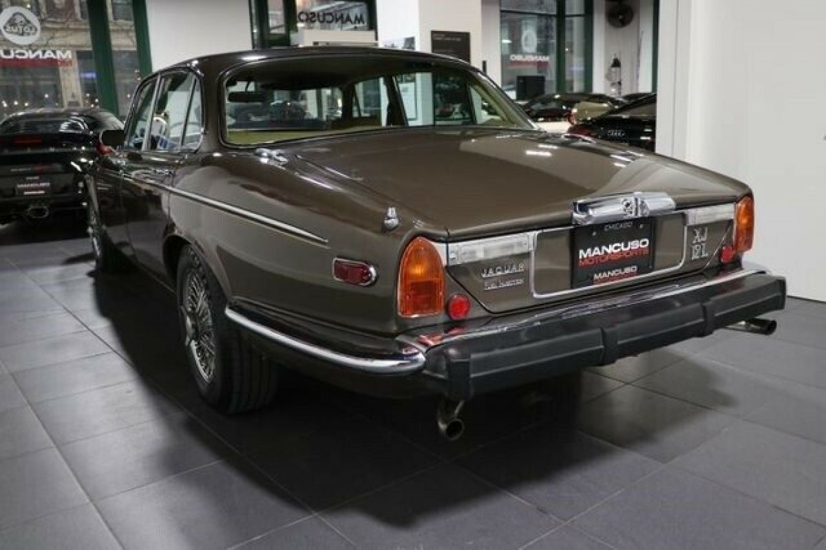 1976 Jaguar XJ12 Sedan, 4D - photo 8