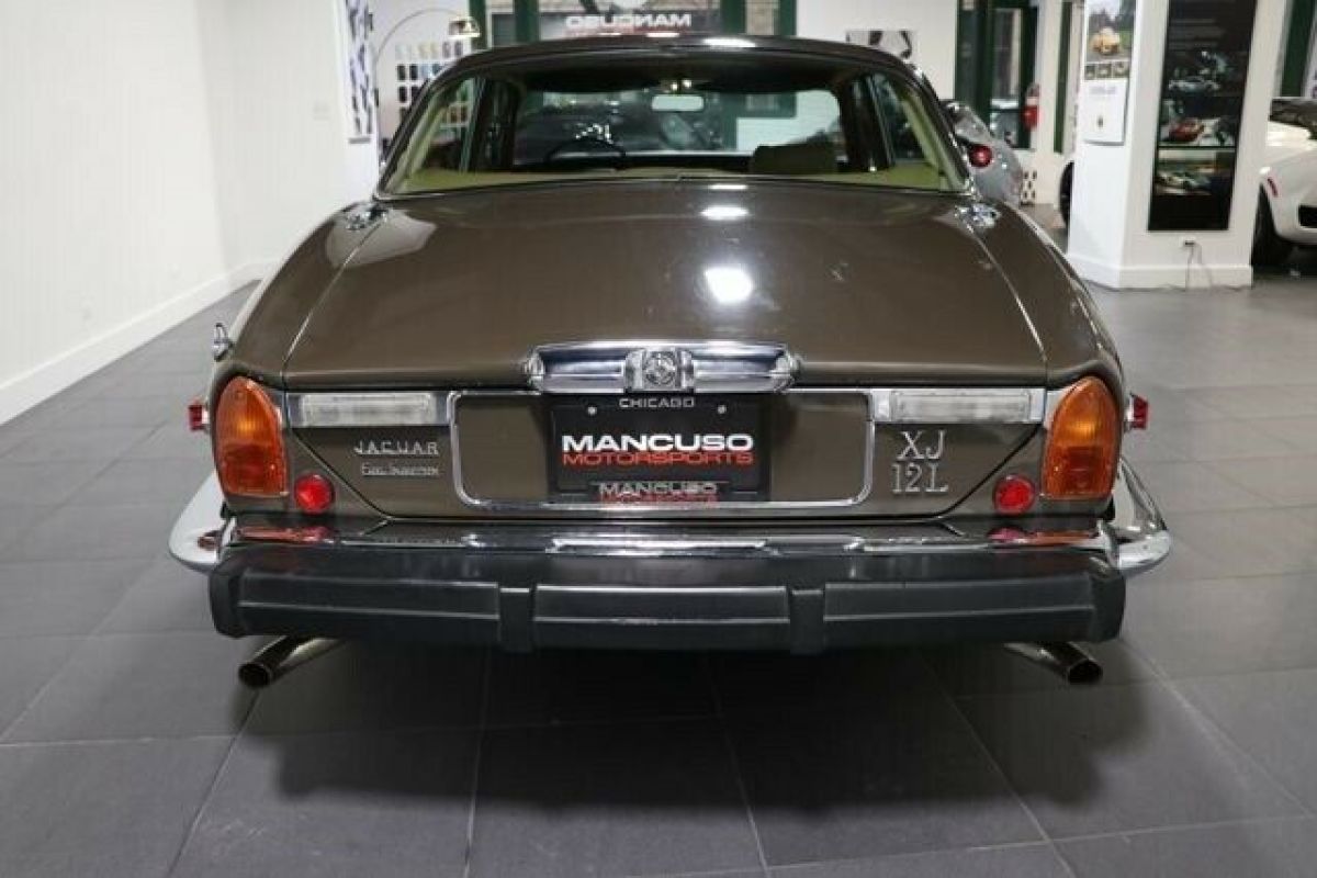 1976 Jaguar XJ12 Sedan, 4D - photo 9