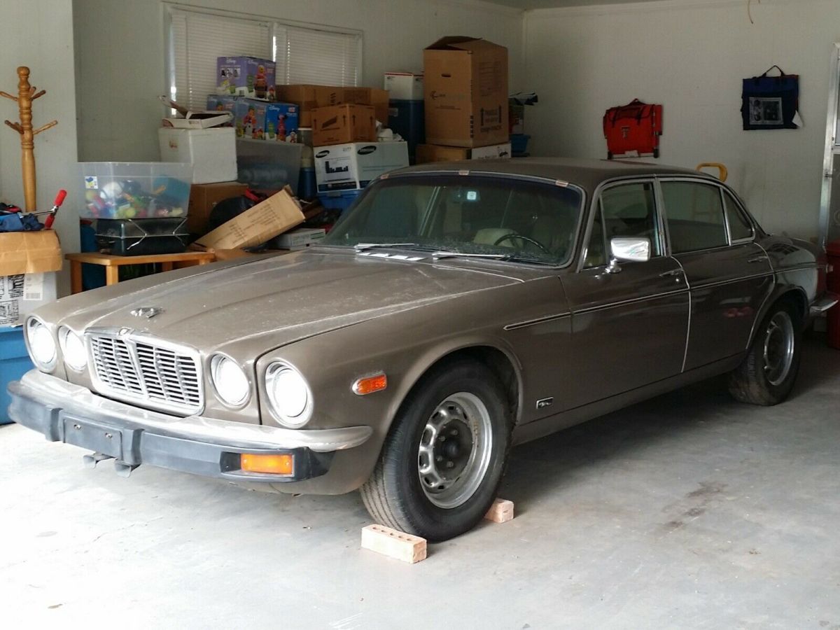 1976 Jaguar XJ6L - photo 2