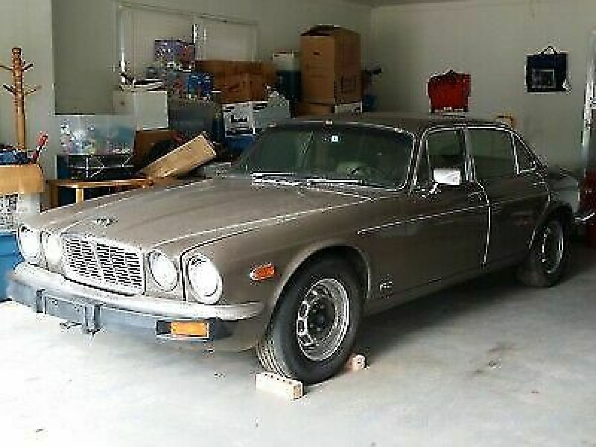 1976 Jaguar XJ6L chrome - photo 3