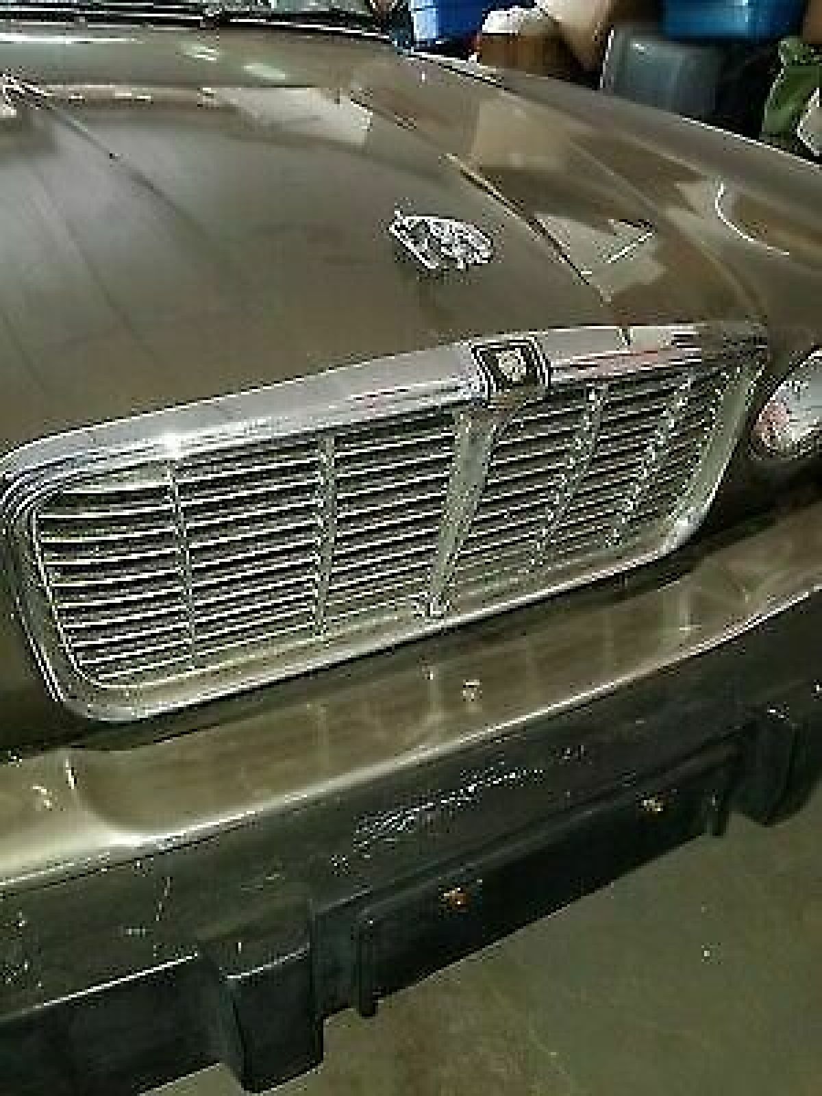 1976 Jaguar XJ6L chrome - photo 5