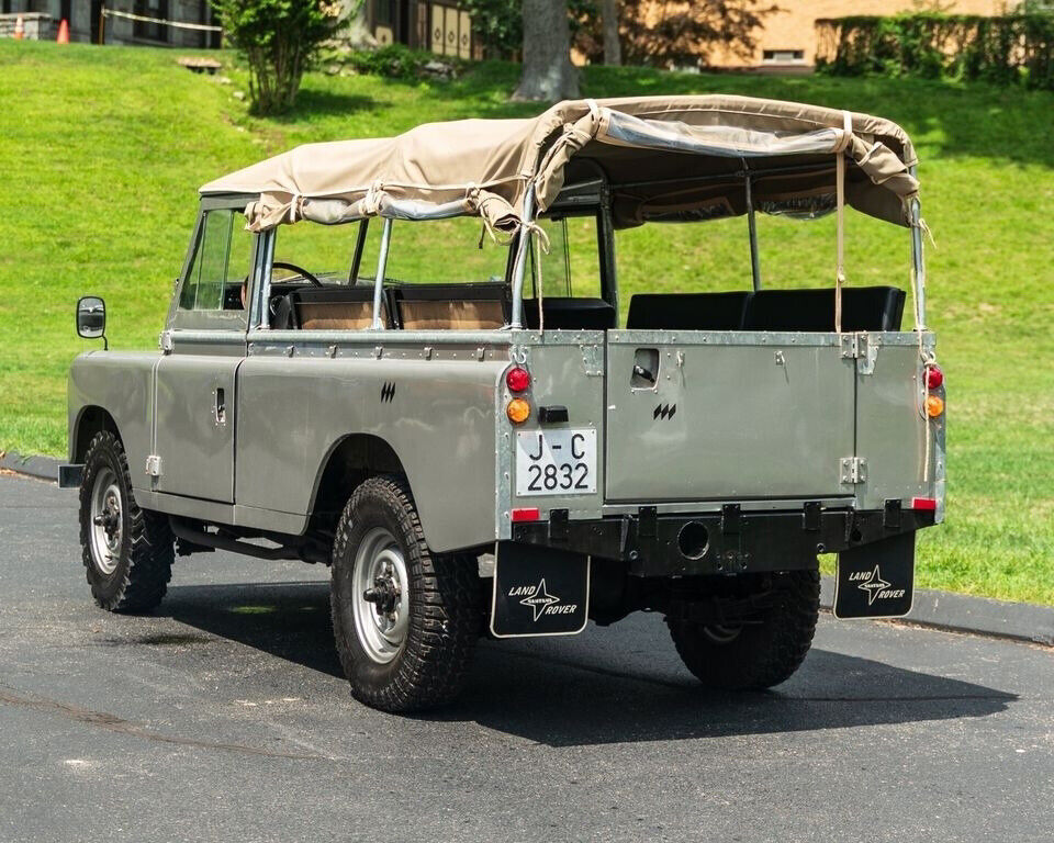 1976 Land Rover Santana 109 - photo 3