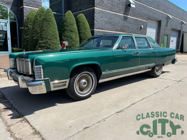 1976 LINCOLN CONTINENTAL 4 DOOR SEDAN - TOWN CAR GREEN ON GREEN CLEAN TITLE 1976 Lincoln Continental