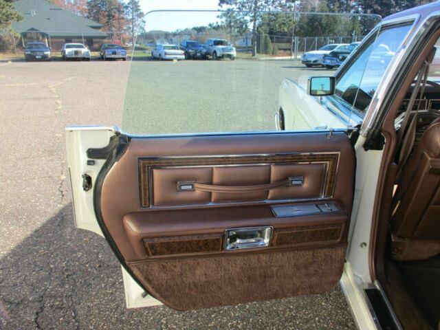 1976 Lincoln Continental 4 dr - photo 11