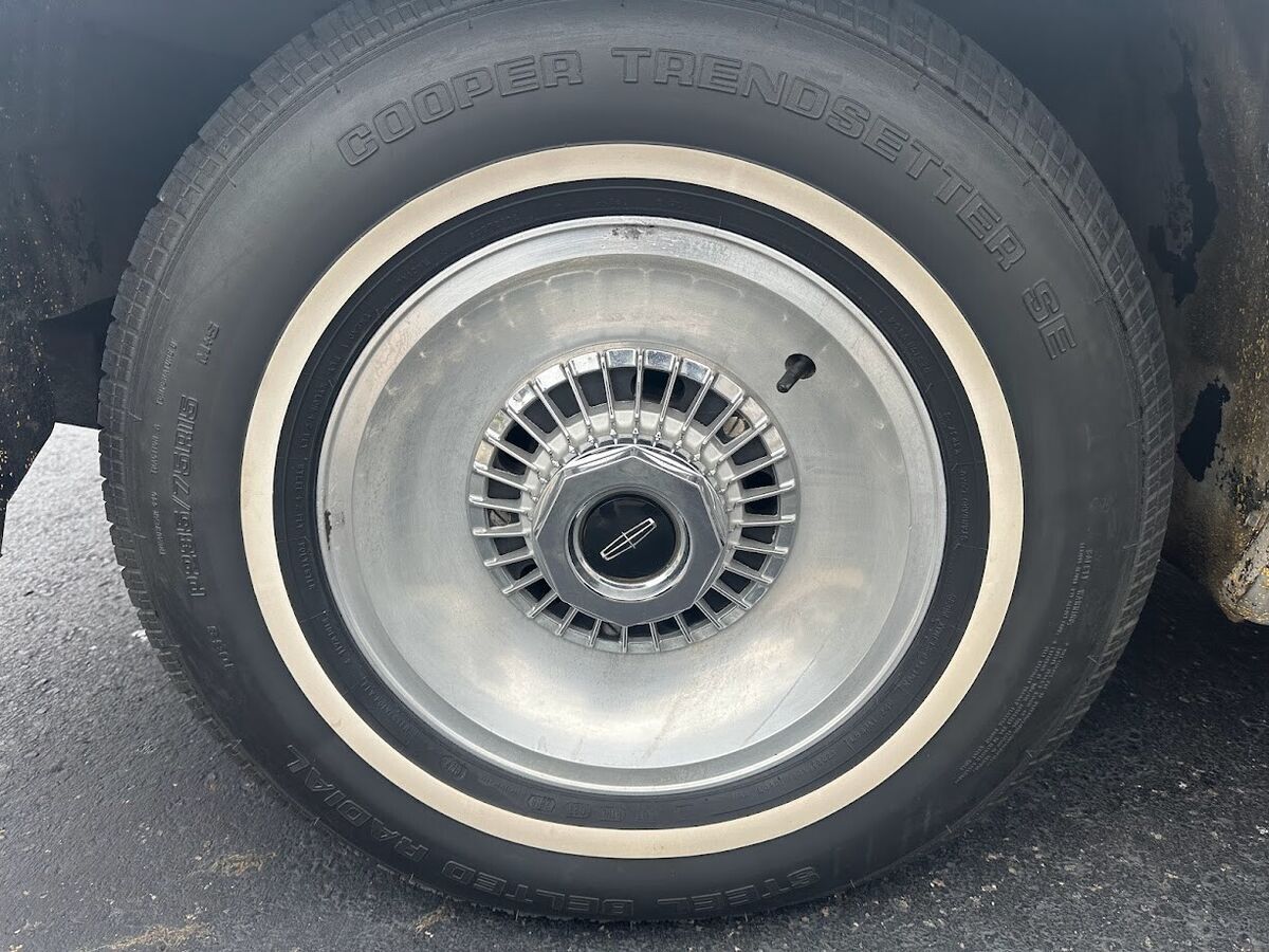 1976 Lincoln Continental Town Car - photo 10