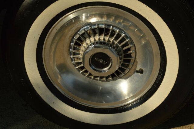 1976 Lincoln Continental Town Coupe - photo 8