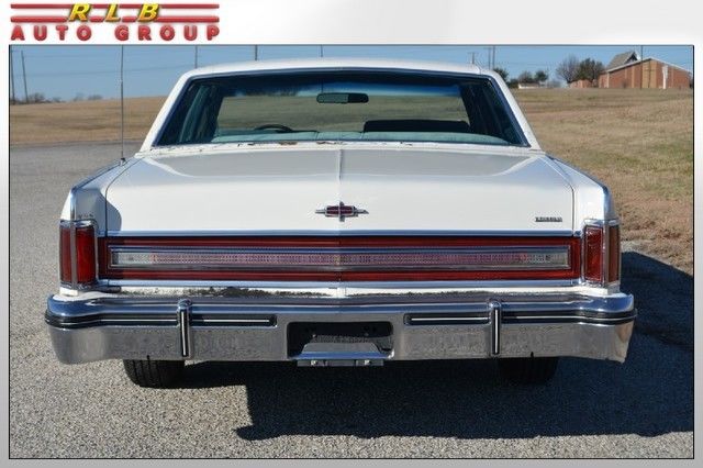 1976 Lincoln Town Car Sedan - photo 4