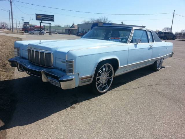 1976 Lincoln Town Car Town Coupe - photo 2