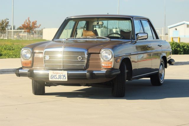 1976 Mercedes-Benz 240D Base Sedan 4-Door 2.4L 1976 Mercedes-Benz 200-Series Base Sedan 4-Door