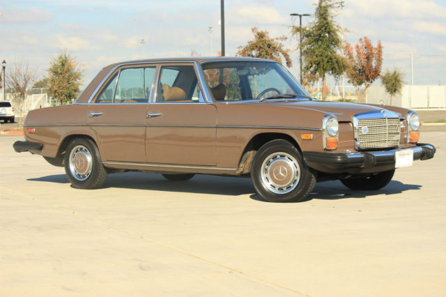 1976 Mercedes-Benz 200-Series Base Sedan 4-Door - photo 2
