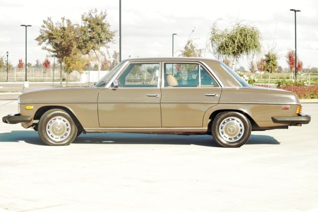 1976 Mercedes-Benz 200-Series Base Sedan 4-Door - photo 3