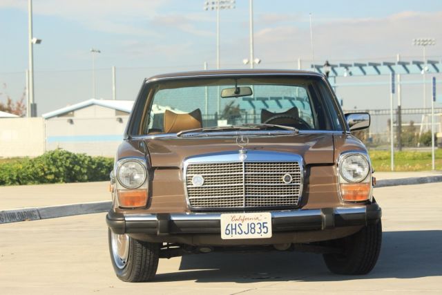 1976 Mercedes-Benz 200-Series Base Sedan 4-Door - photo 4