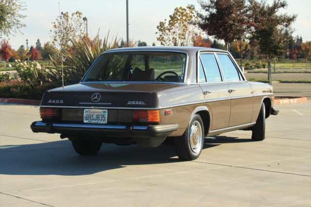 1976 Mercedes-Benz 200-Series Base Sedan 4-Door - photo 6