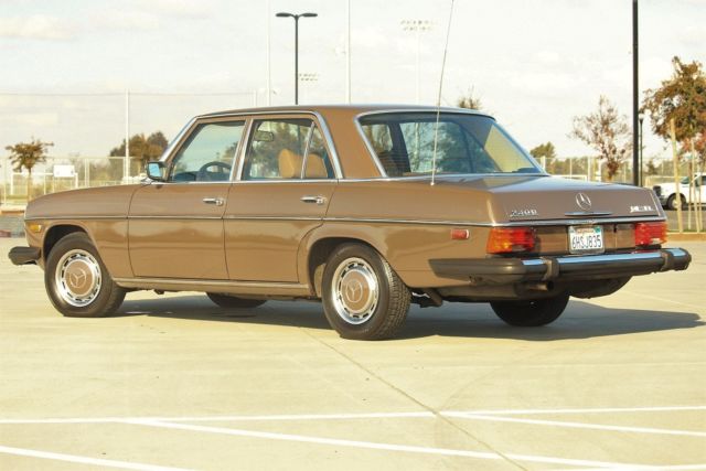 1976 Mercedes-Benz 200-Series Base Sedan 4-Door - photo 7