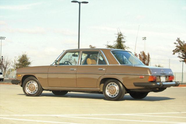 1976 Mercedes-Benz 200-Series Base Sedan 4-Door - photo 8