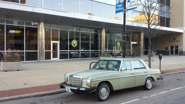 1976 Mercedes-Benz 240D Diesel W115 Click for VIDEO 1976 Mercedes-Benz 200-Series