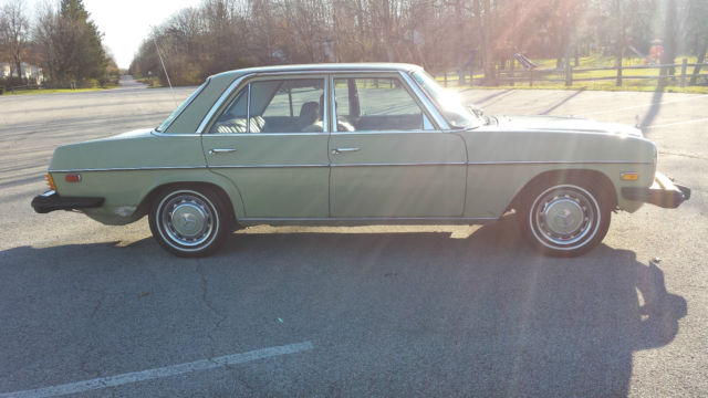 1976 Mercedes-Benz 200-Series - photo 7