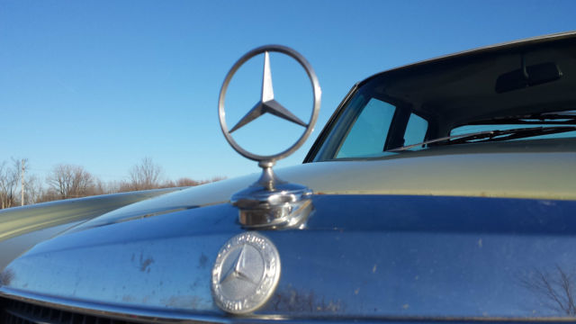 1976 Mercedes-Benz 200-Series - photo 9