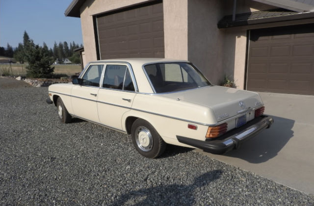 1976 Mercedes-Benz 240D -- - photo 3